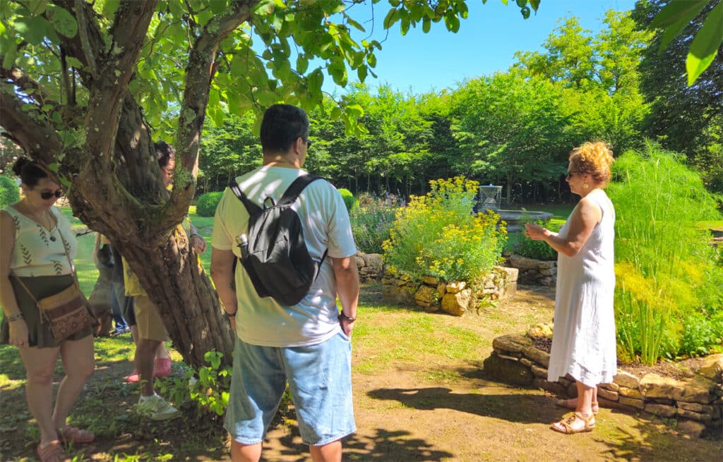 catherine dans le jardin