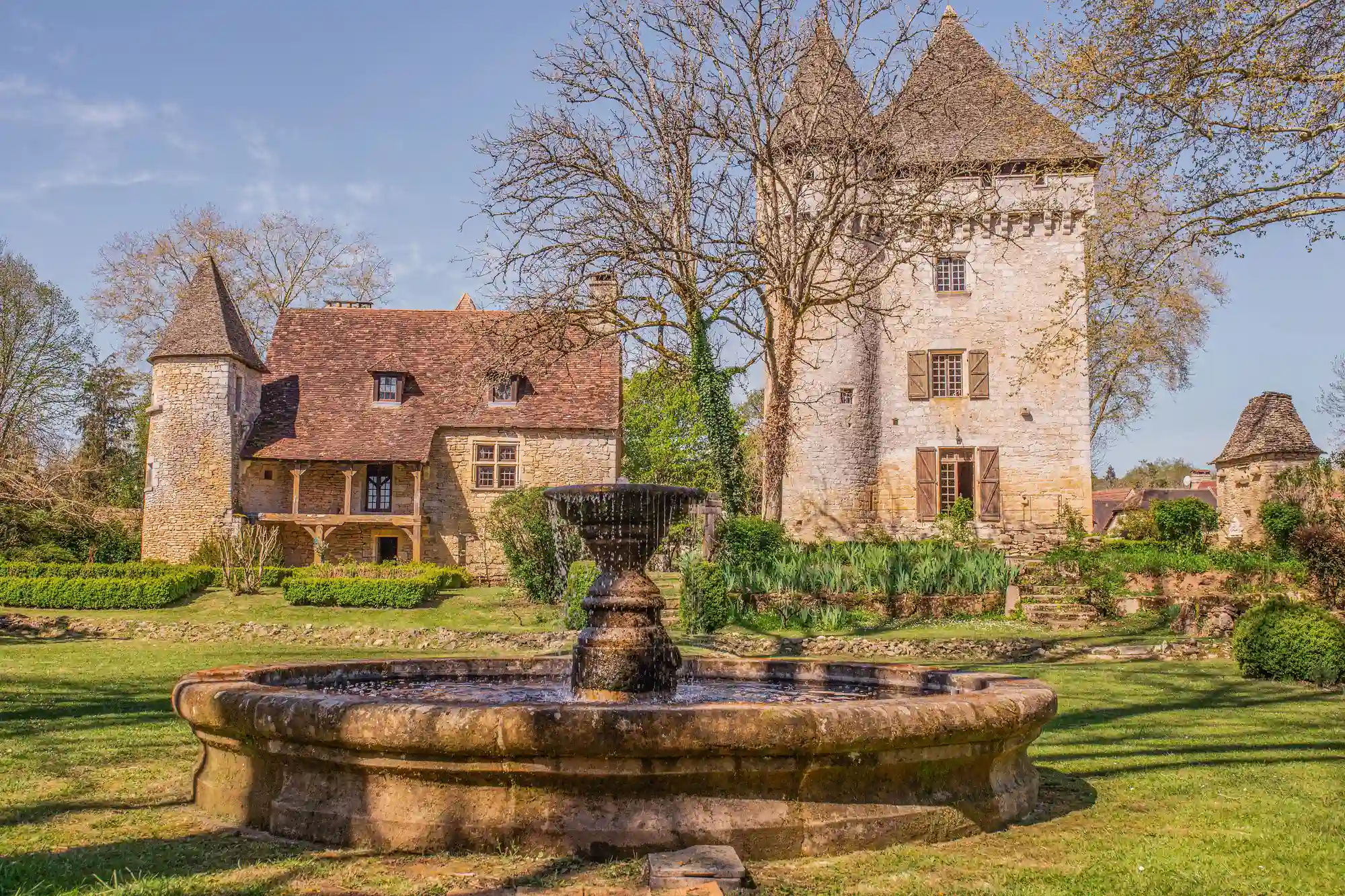 Donjon et Manoir de la Salle, Châteaux en Périgord à Saint Léon sur Vézère, Guide du Périgord 4