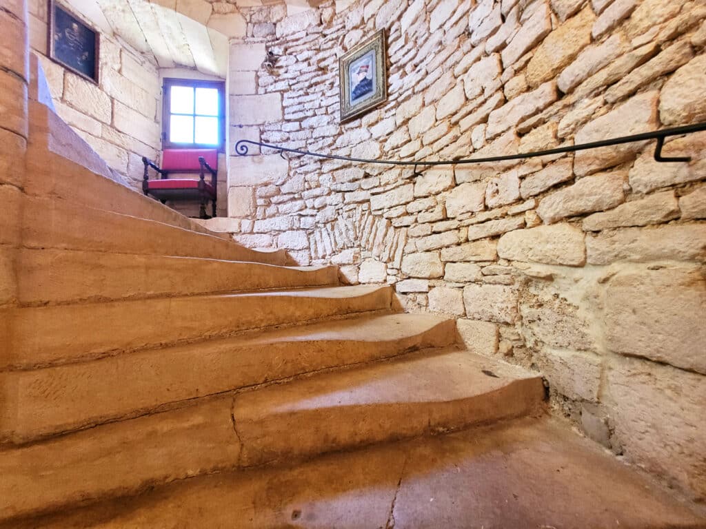 Donjon et Manoir de la Salle Escalier a vis